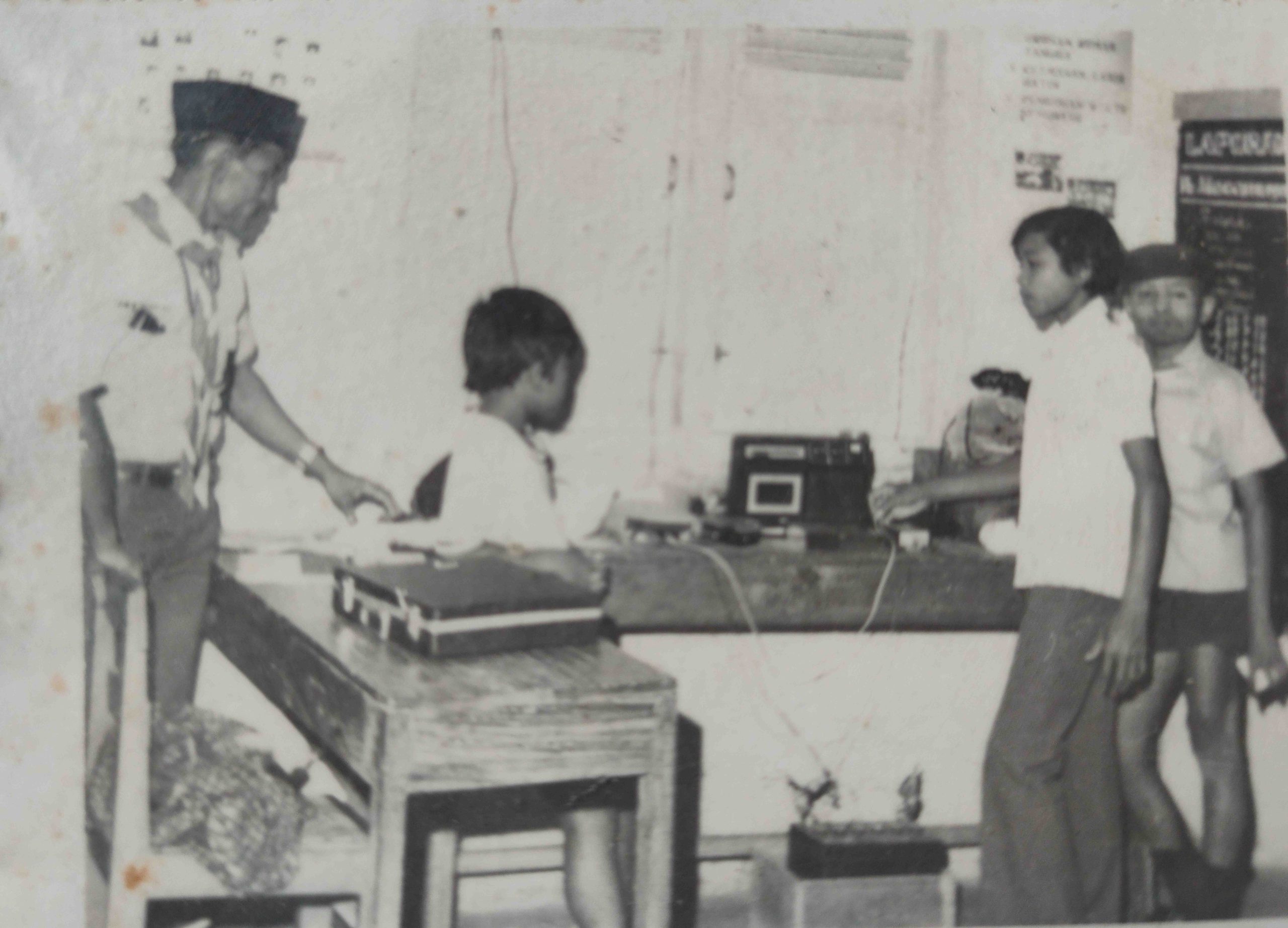 Mengoperasikan Radio