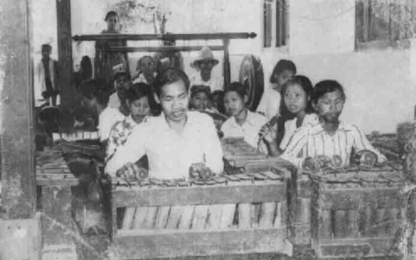 MAIN GAMELAN